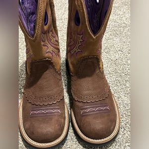 Ariat FatBaby 8.5. Brown with purple stitching